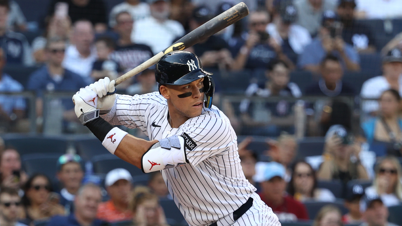 Yankees' Judge yanks three-run shot off foul pole to tie Game 3