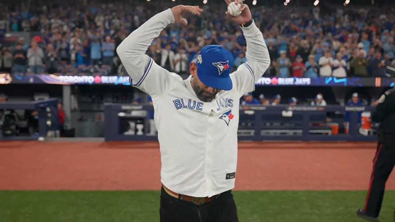 Blue Jays welcome Jose Bautista for first pitch ahead of Game 6