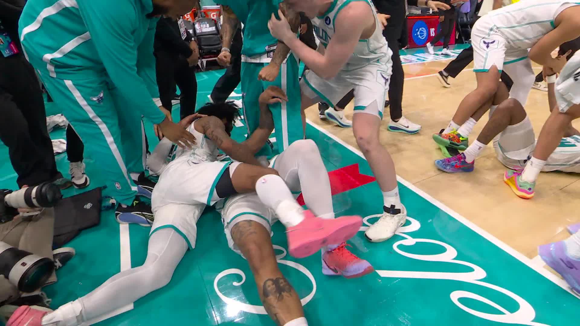 Gotta See It: Ball sinks go-ahead basket as Hornets survive wild sequence