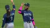Mariners’ Robles calls game with ridiculous catch and double play