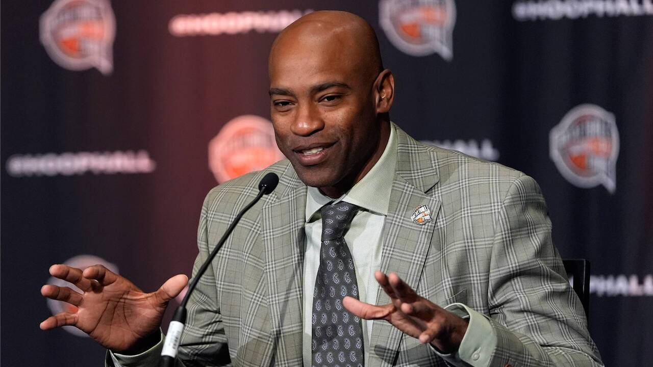Williams: Carter number retirement can 'mend' relationship with Toronto