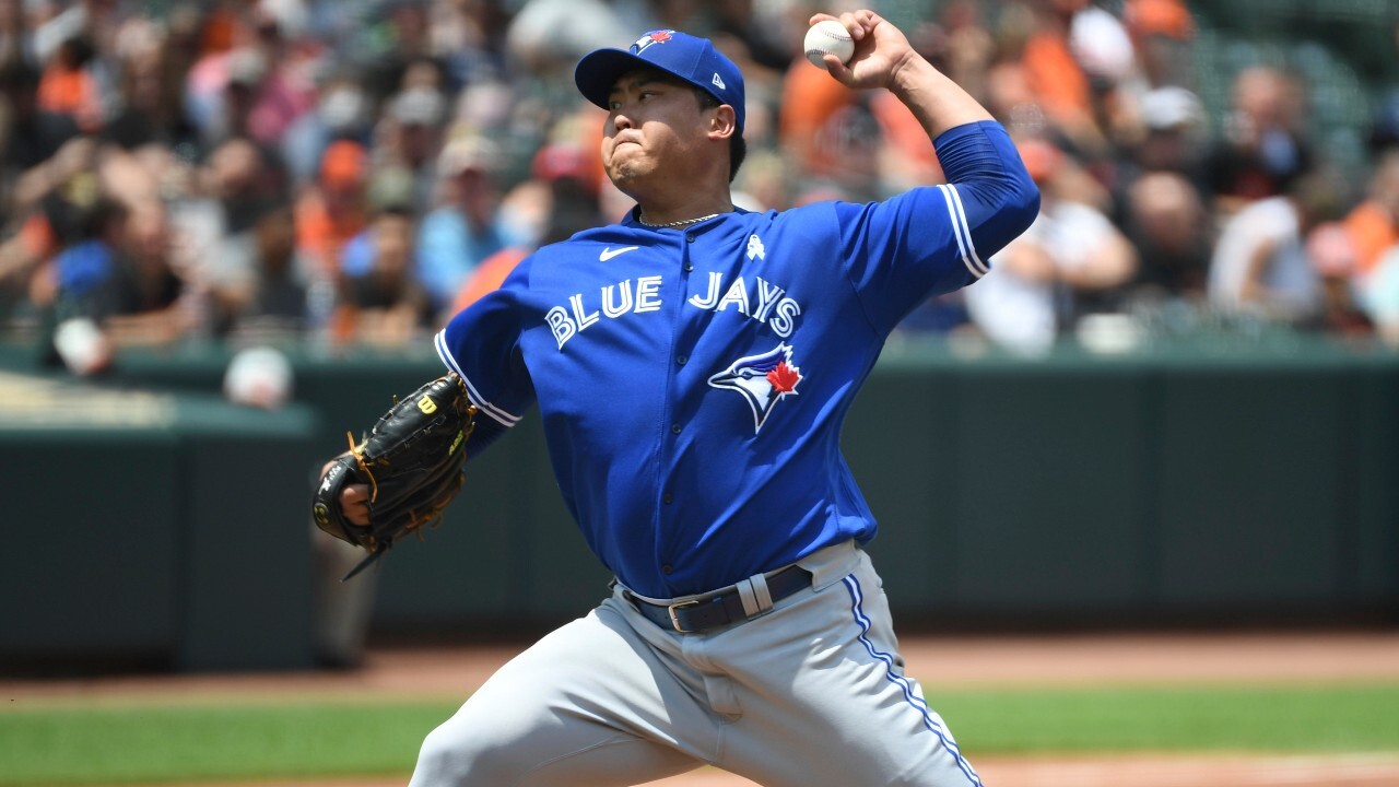 Blue Jays avoid arbitration with Hernandez, Stripling on one-year deals