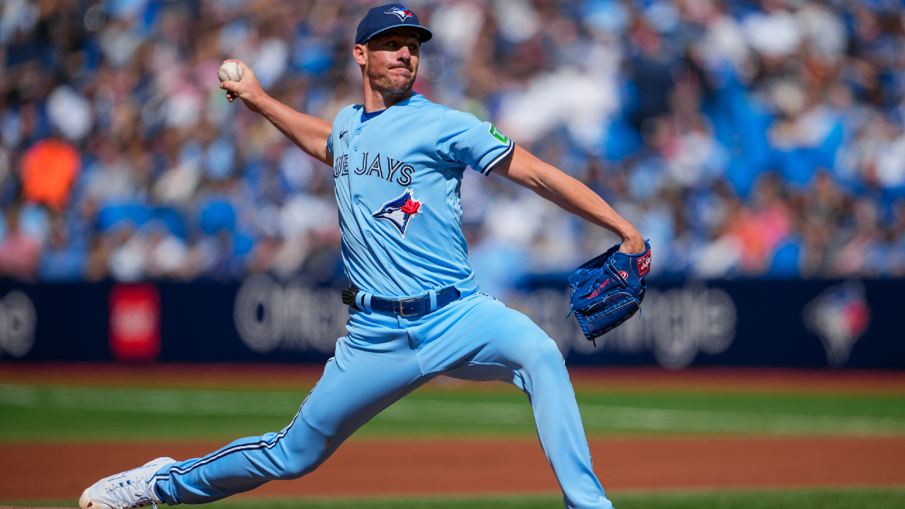 Blue Jays' Chris Bassitt avoids injury after scare in win over