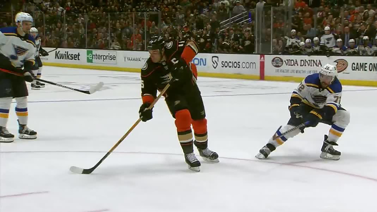 Getzlaf units up Henrique with gorgeous behind-the-back cross