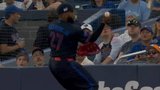 Blue Jays’ Guerrero Jr. makes bare-handed grab in foul territory
