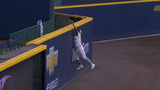 Brewers’ Chourio robs home run with stunning catch at the wall