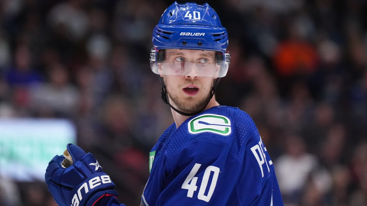 🚨 Andrei Kuzmenko scores his first NHL goal vs #Oilers, the team he turned  down to sign for the #Canucks. On his NHL debut, no less. — 💰…
