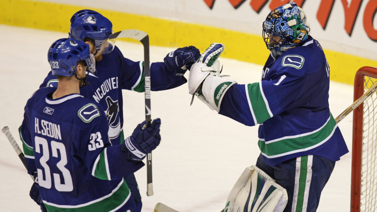 Luongo brings down the house with an incredible Hall of Fame speech -  HockeyFeed