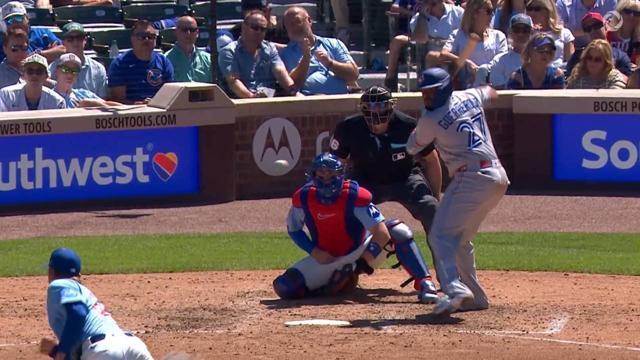 Blue Jays' Guerrero Jr. appears to tweak back in sixth against Cubs