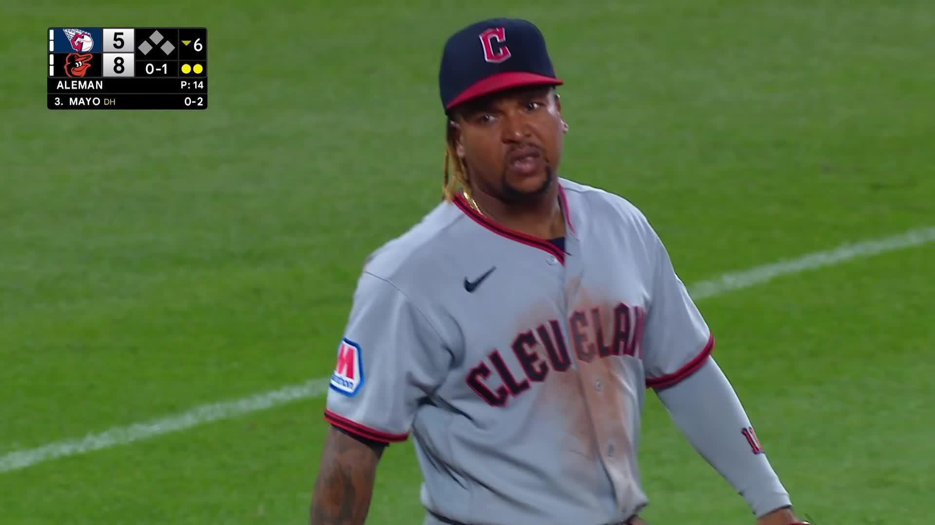 Orioles’ Mayo takes advantage of fumbled foul with homer on next pitch