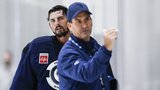 ‘I listen to what he says’: Jets’ Arniel responds to Hellebuyck’s comments