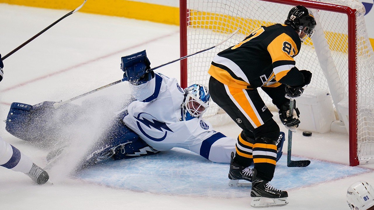 NHL Goals of the Week: Kane’s no-look feed to McDavid and Crosby’s slick hands