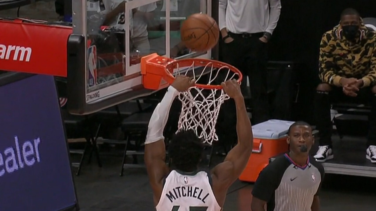 Donovan Mitchell botches wide open dunk