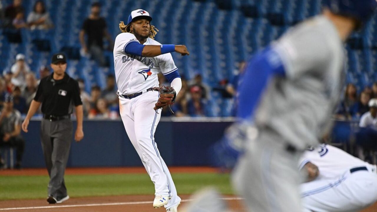 Blue Jays can open doors by giving Guerrero Jr. a chance to reclaim 3B