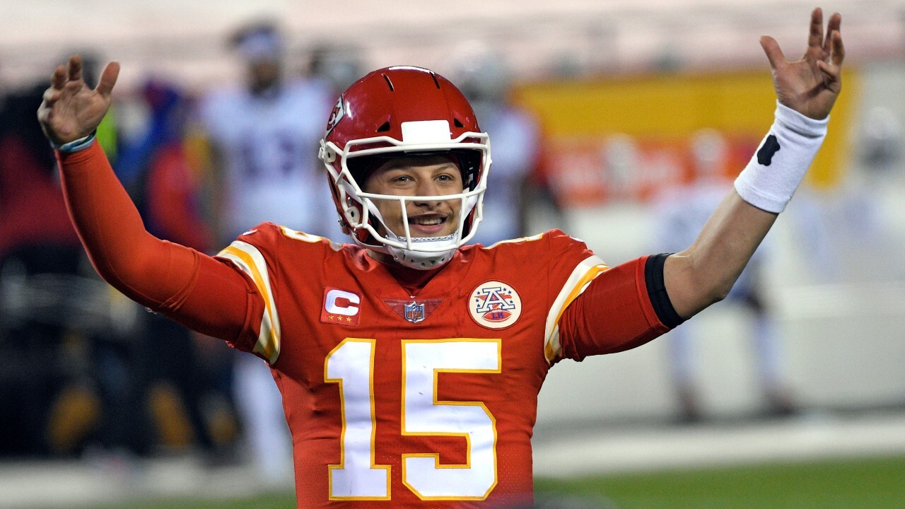 NFL Picks Week 7: A Chiefs-Titans showdown and a Dolphins win?