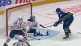 Canucks’ Karlsson finishes feed from Buium for power-play strike