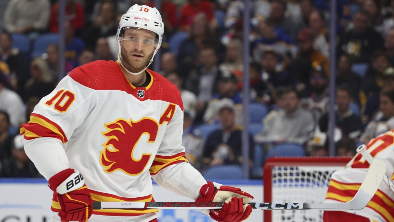 Huge Link to Huberdeau as Flames Try to Re-Sign Elias Lindholm