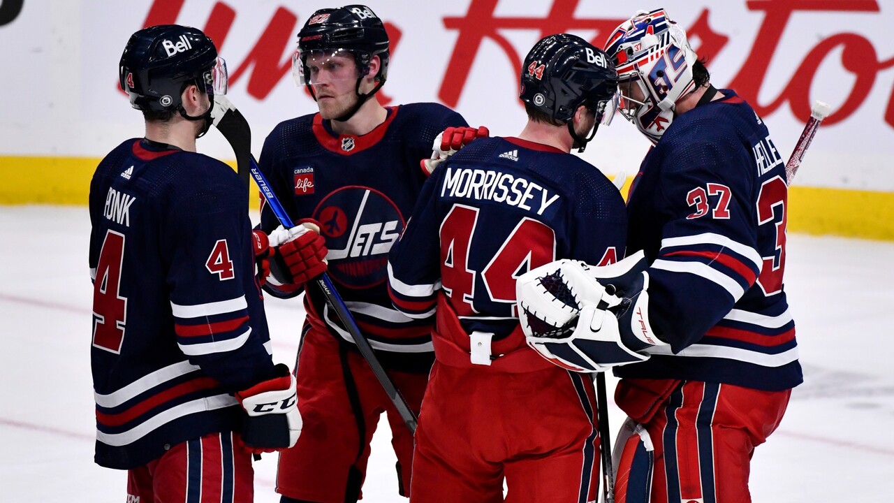 Jets bring chugging tradition back at Islanders-Jets Game 3