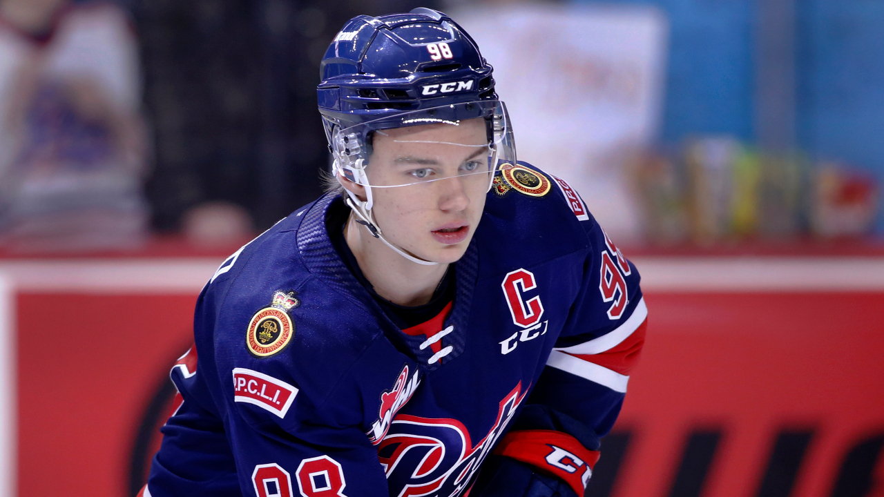 VIDEO: Connor Bedard refuses to sign young fan's Canadiens jersey