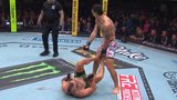 McGregor suffers significant knee issue early in first round vs. Holloway