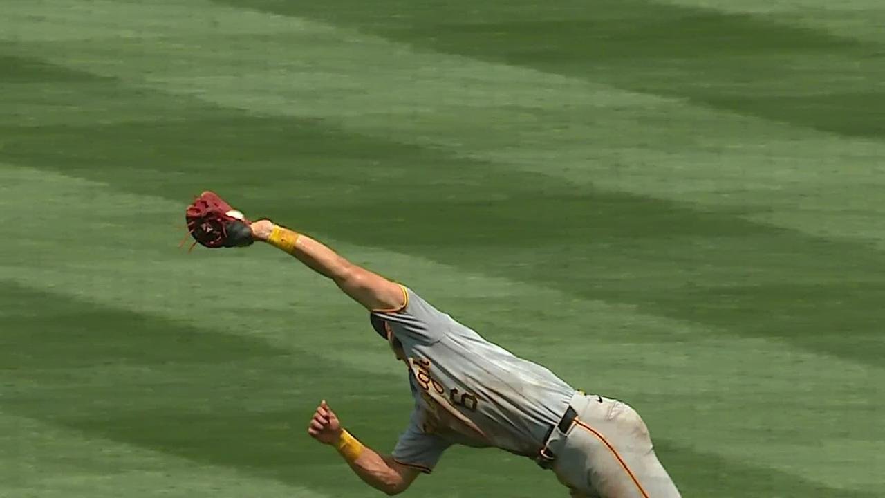 Pirates’ Griffin lays out for spectacular catch after battling sun