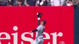 Gotta See It: Bellinger recovers to make unbelievable catch after bobble