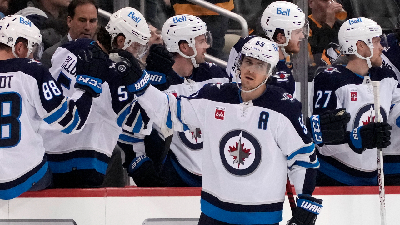 Winnipeg Jets win on the ice and in the stands with team's 1st