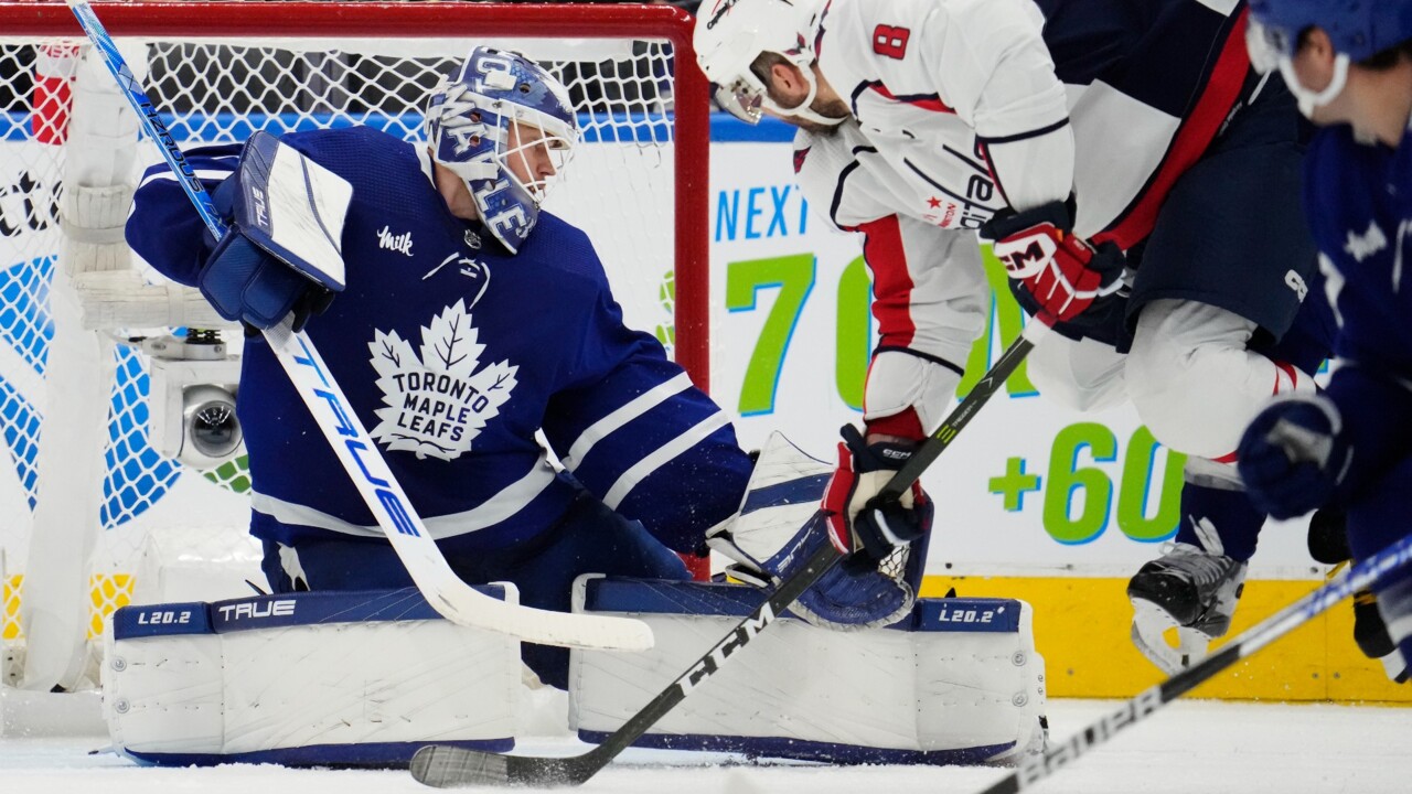 Matthews' 1st goal of season lifts Maple Leafs over Capitals