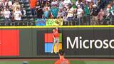 Orioles’ O’Neill pulls back Raleigh’s homer with great leaping catch