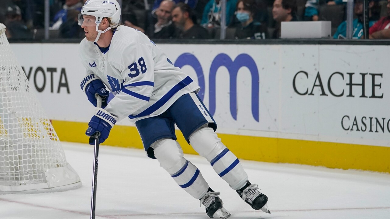 Maple Leafs trade Sandin to Capitals for Gustafsson, 1st-rounder