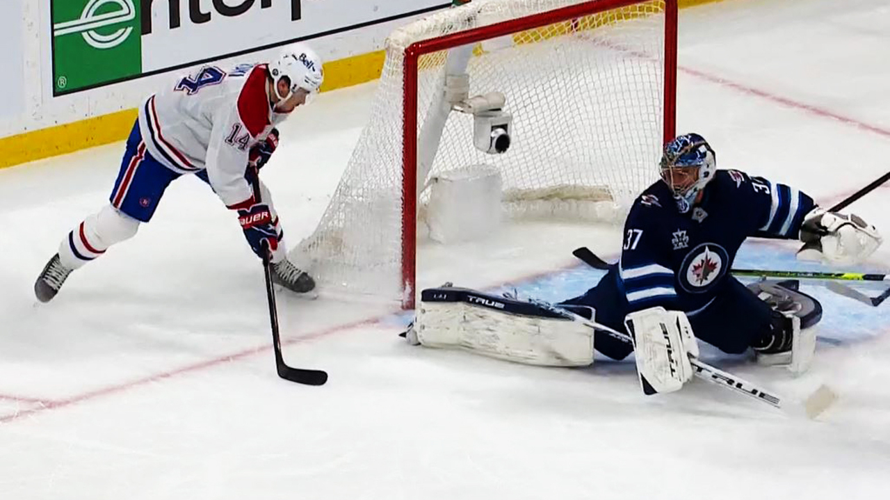 Suzuki shows patience and drags her around Hellebuyck to score