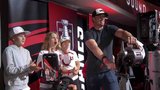 Eric Staal fires up crowd by sounding siren ahead of Game 1 vs. Vegas