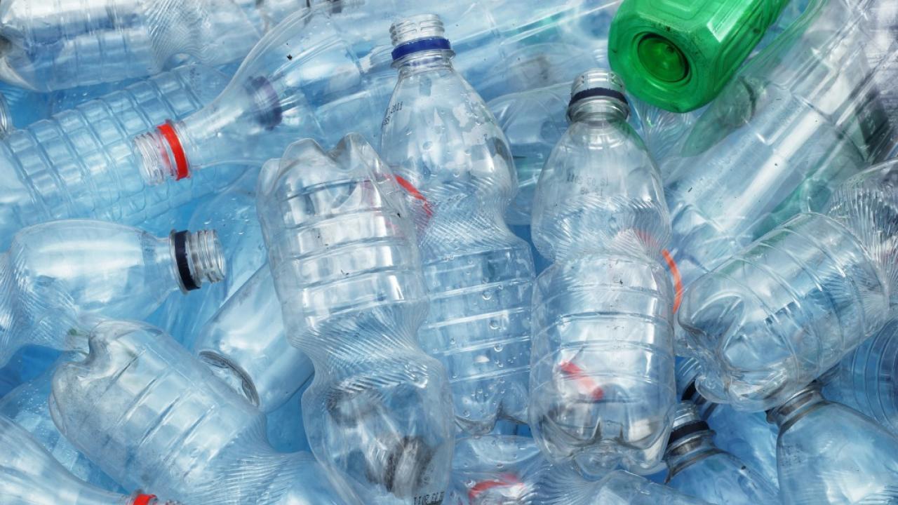 Le Québec Sen Va En Guerre Contre Le Plastique Jdm