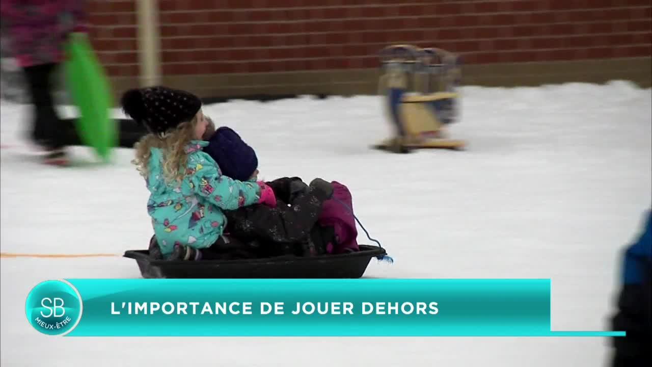 Jouer dehors, c'est tout aussi important l'hiver!