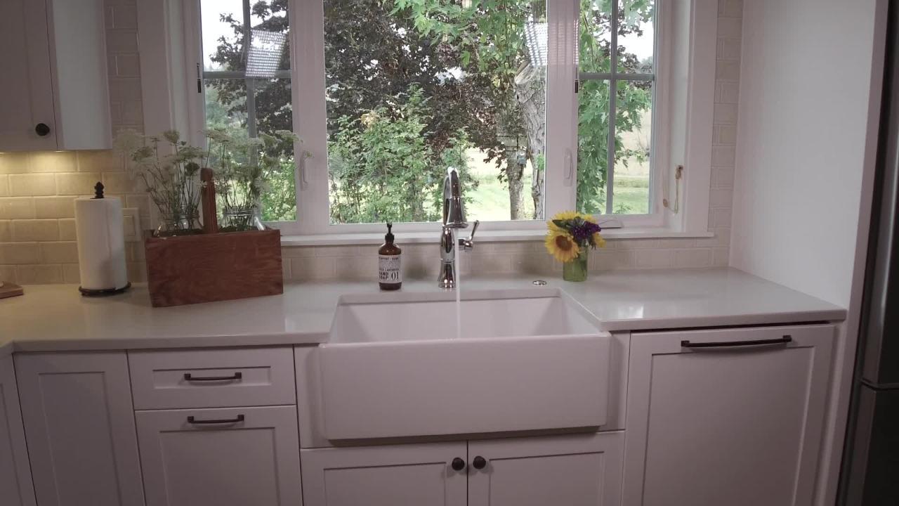 Bradstreet II Farmhouse Fireclay 30 in. Single Bowl Kitchen Sink with Strainer Drain in Crisp White Bradstreet II Farmhouse Fireclay 30 in. Single Bowl Kitchen Sink with Strainer Drain in Crisp White
