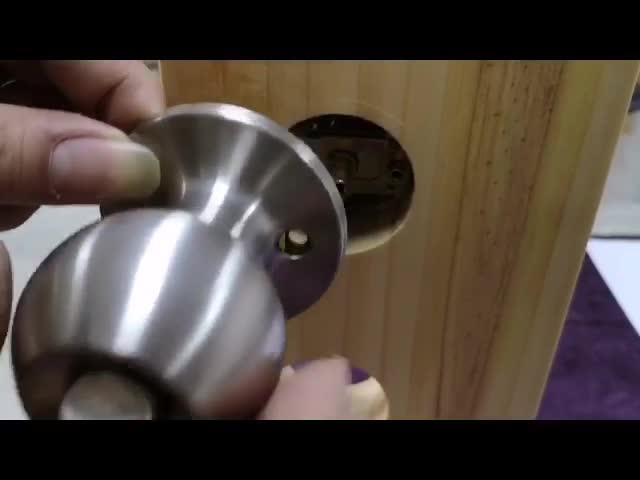 Knurled Satin Brass Lever Interior Door Handle on a Round Rose - China  Level Handle, Privacy Door Handles