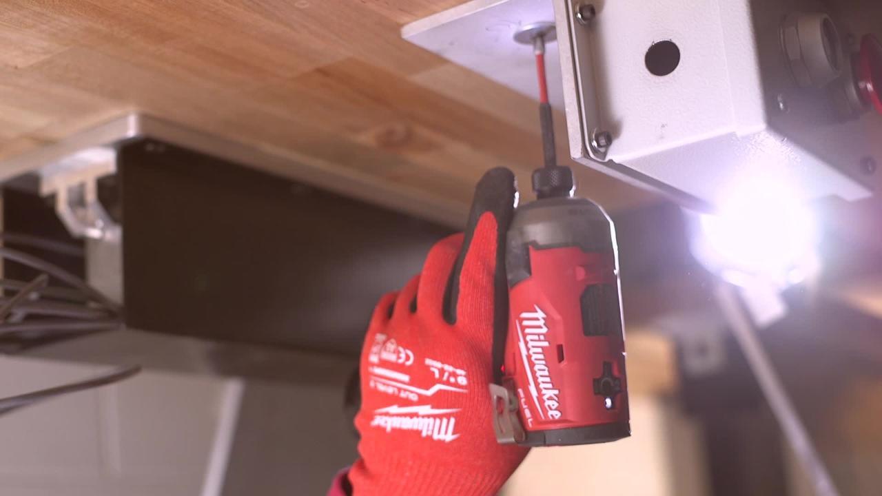 M12 FUEL SURGE 12V Lithium-Ion Brushless Cordless 1/4 in. Hex Impact Driver Compact Kit w/ M12 3/8 in. Ratchet