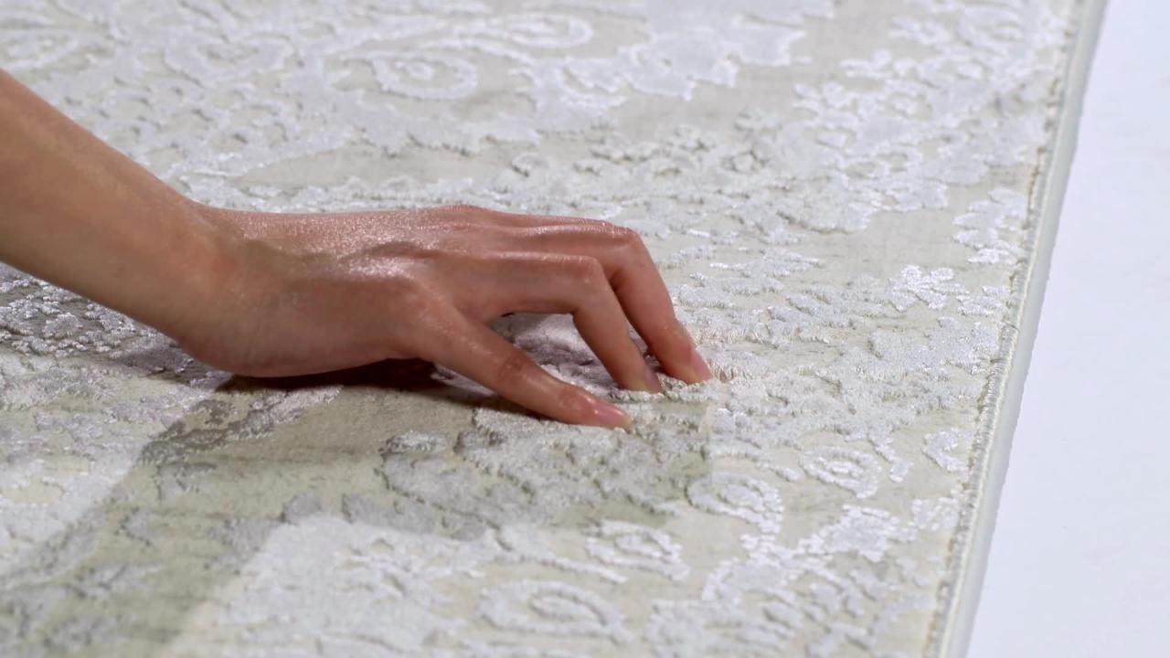 SAFAVIEH Princeton Silver/Beige 2 ft. x 8 ft. Floral Runner Rug PRN717B