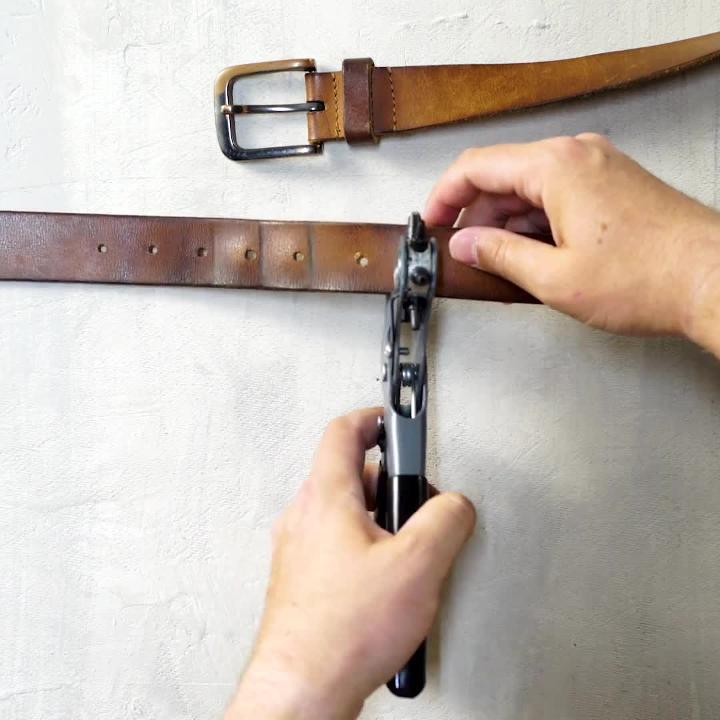 Designer Genuine Leather Belt For Women And Men With Big Letter