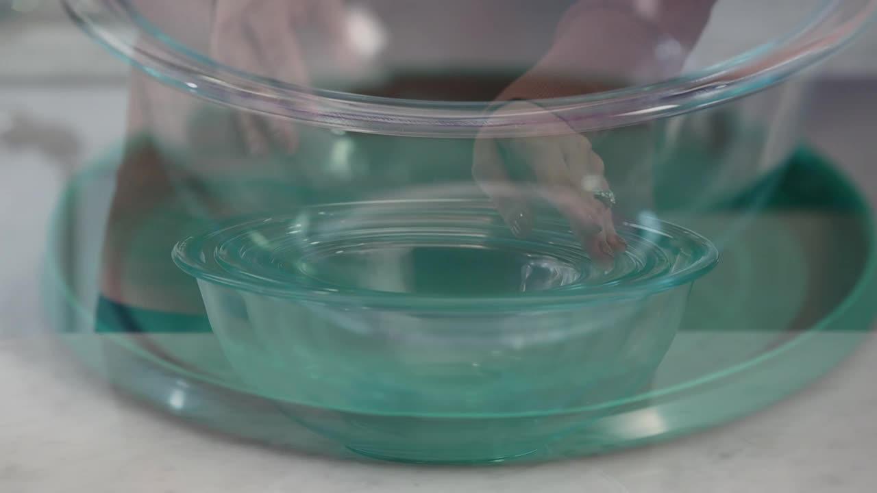 Pyrex 8-piece Glass Sculpted Mixing Bowl Set
