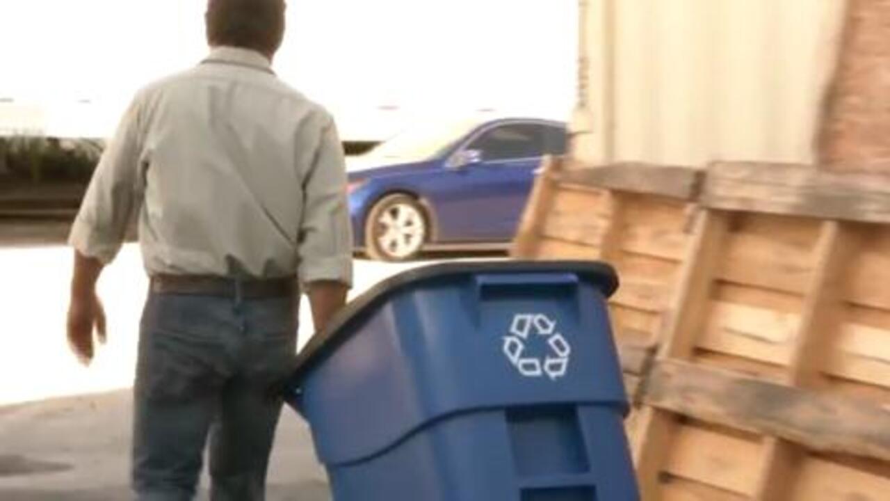 Rubbermaid 18 Gallon Blue Stacking Recycle Bin