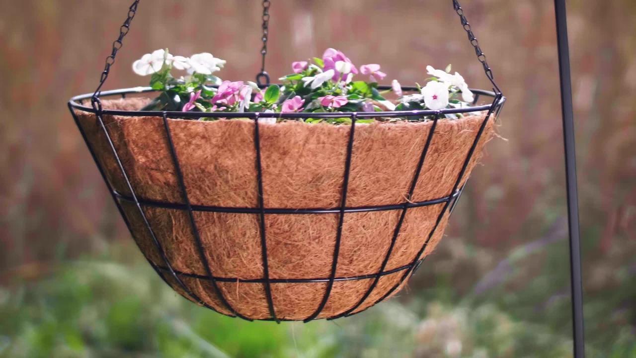 20/Around  SPYAIR ヨースケ Pink and White Floor Basket | Blooms Today