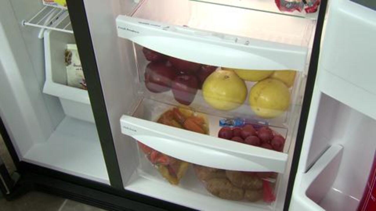 GE 33.5 in. W 21.9 cu. ft. Side by Side Refrigerator in White