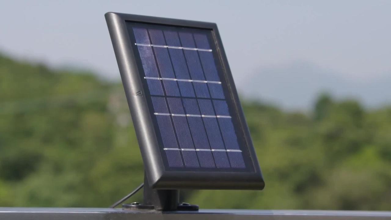Solar Powerbank with 3x USB Port and Spotlight