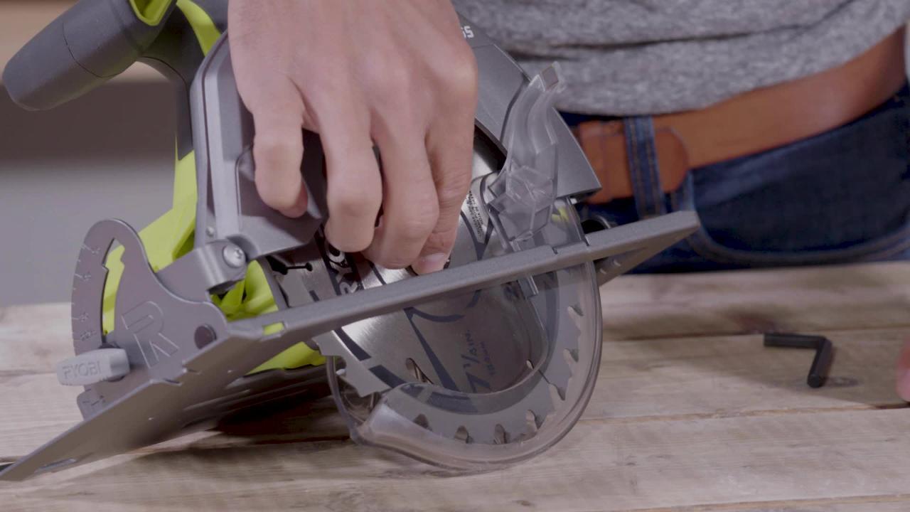 RYOBI - ONE+ 18V Brushless Cordless 7-1/4 in. Circular Saw (Tool Only)