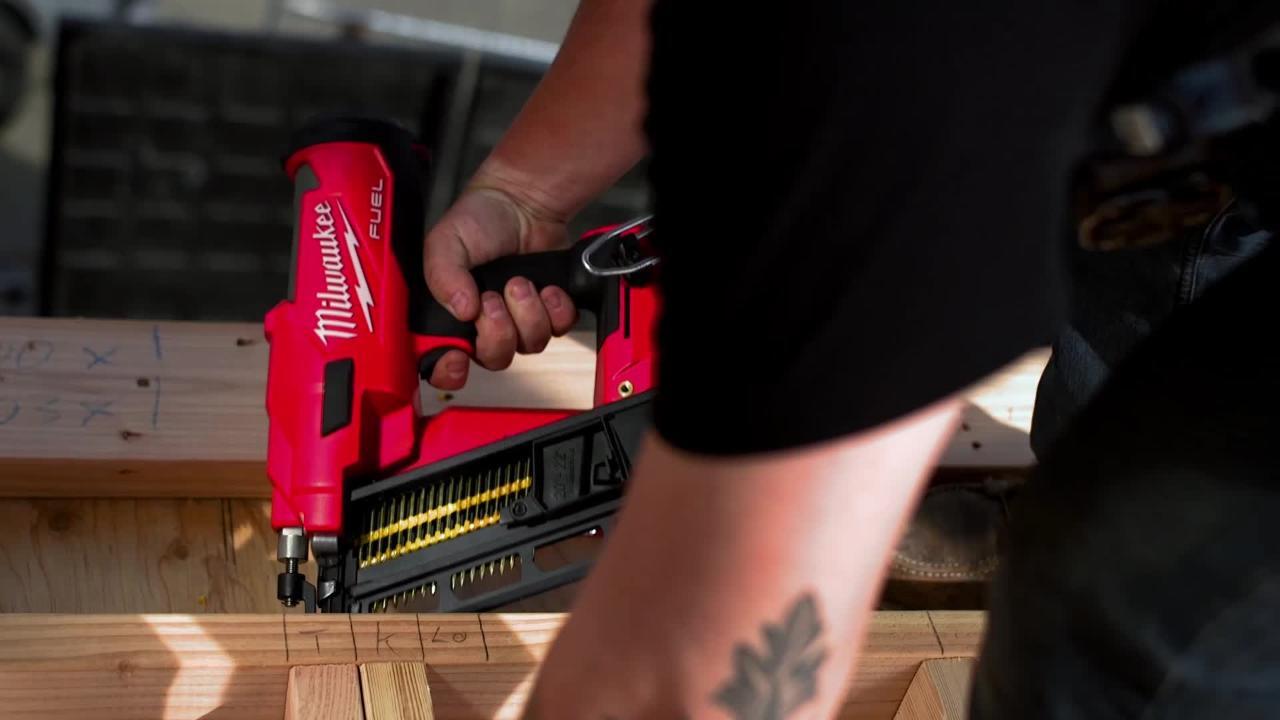 Milwaukee discount roofing nailer