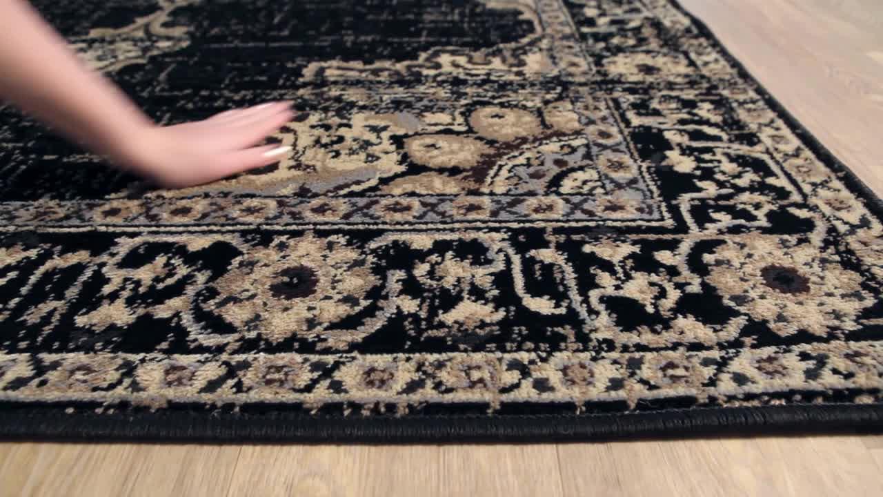 Livabliss Sora Black 5 ft. 3 in. x 7 ft. 6 in. Oriental Area Rug