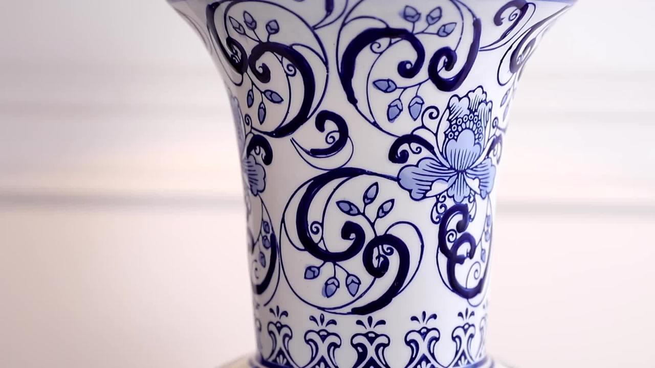 JONATHAN Y Leo 28.5 in. Blue/White Chinoiserie Table Lamp JONATHAN Y Leo 28.5 in. Blue/White Chinoiserie Table Lamp