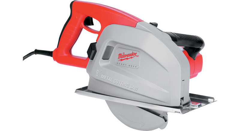 Milwaukee cold outlet cut circular saw