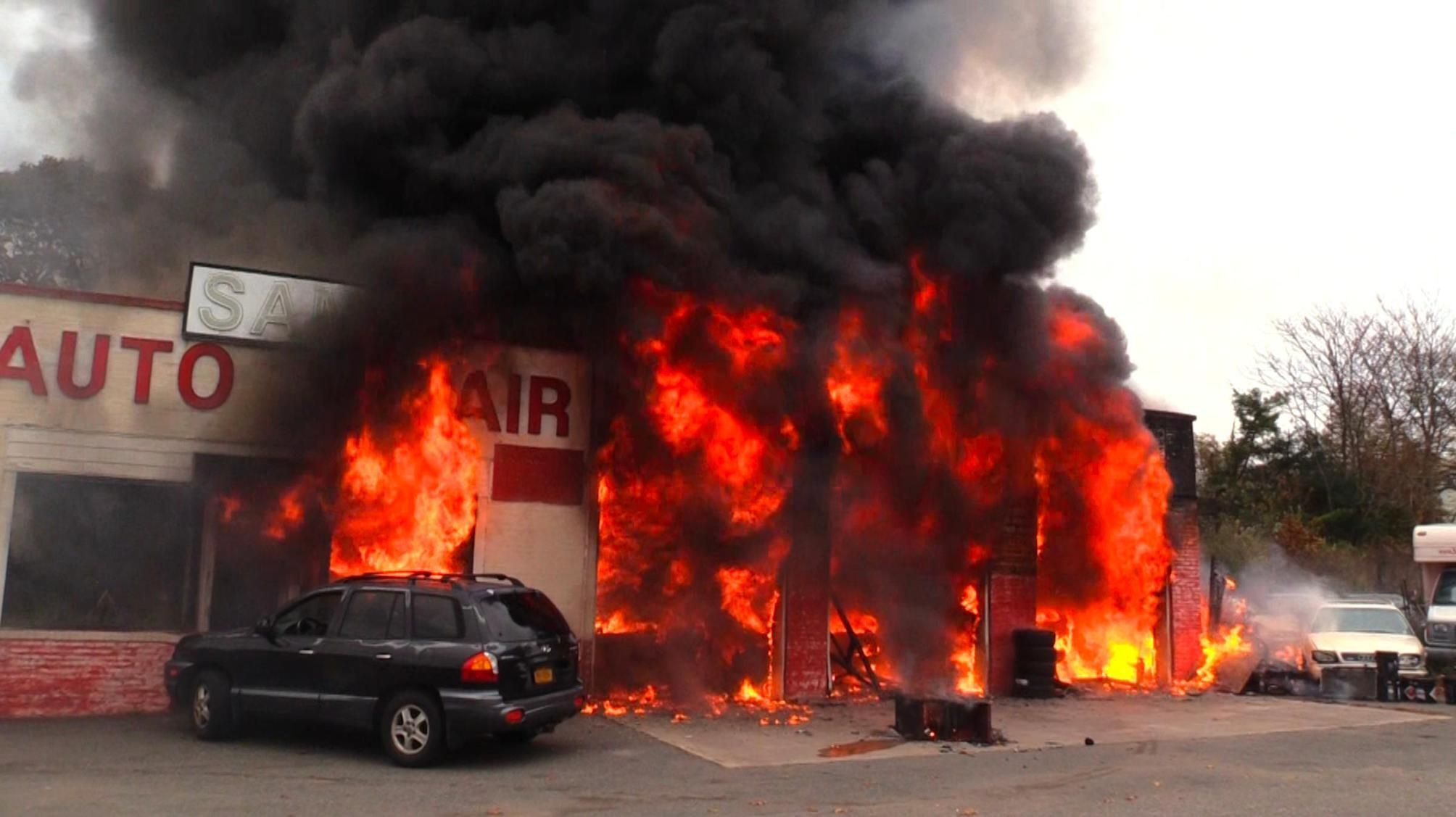 Fire In Lake Ronkonkoma Closes Roadways Police Said Newsday